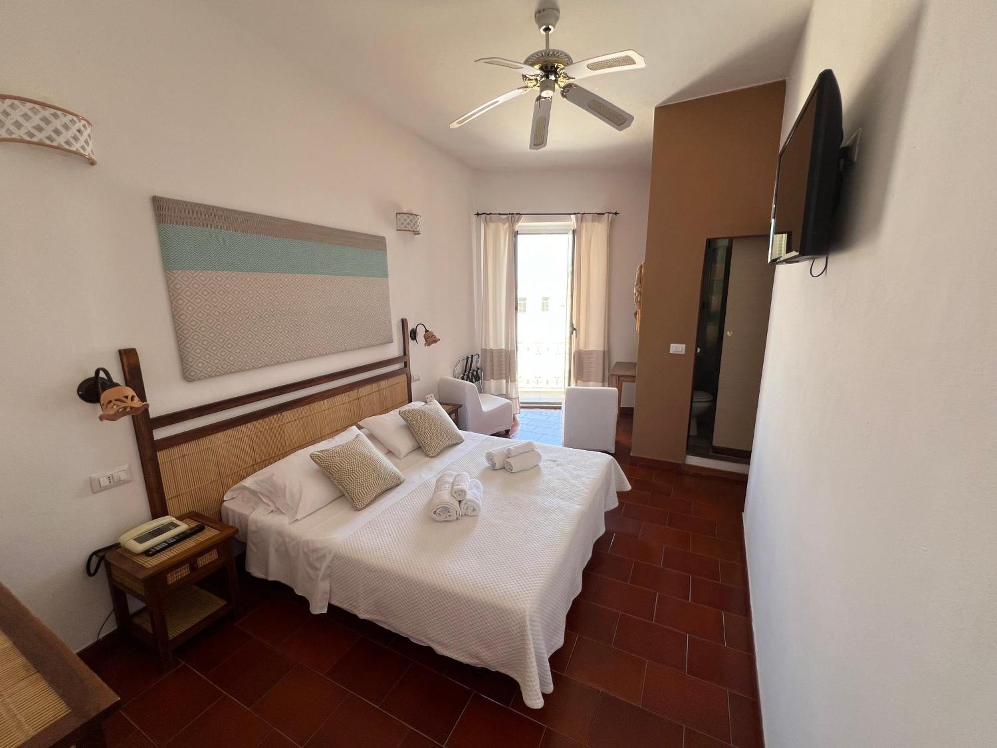 Hotel Da Cecco Santa Teresa Gallura Eksteriør billede