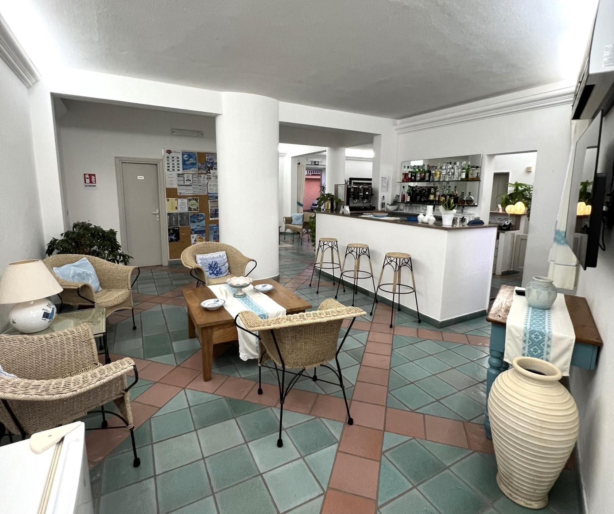 Hotel Da Cecco Santa Teresa Gallura Eksteriør billede