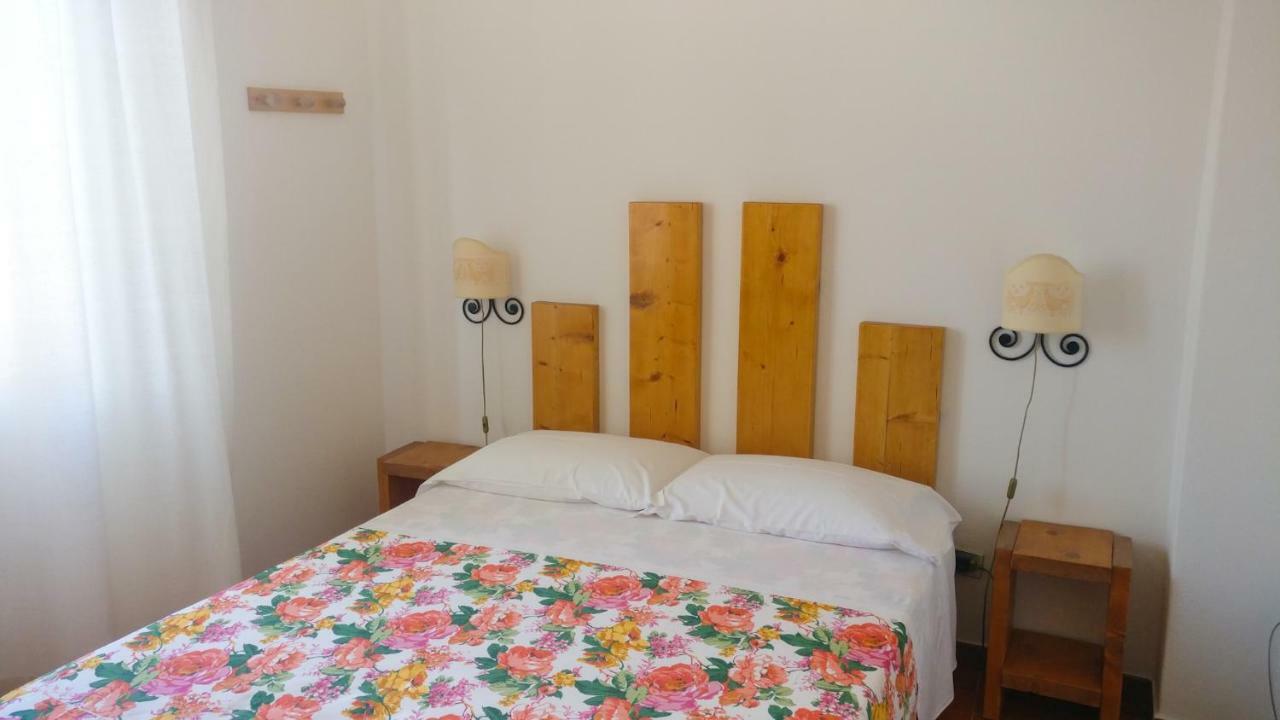 Hotel Da Cecco Santa Teresa Gallura Værelse billede
